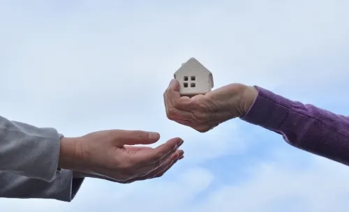 事前に不動産を貸し出す